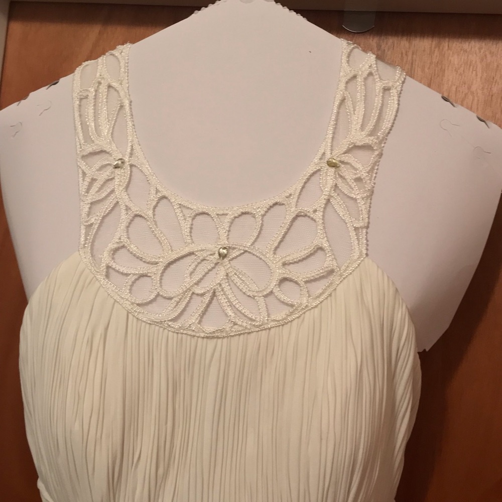 Wedding/Prom/Formal Gown - Picture 5 of 8
